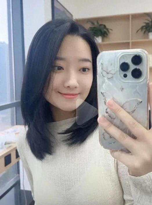 肤白貌美家中独女遗体惨不忍睹女子被蛇咬身亡照片曝光27岁(图8)