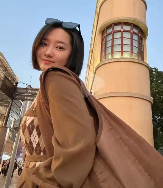 肤白貌美家中独女遗体惨不忍睹女子被蛇咬身亡照片曝光27岁(图2)