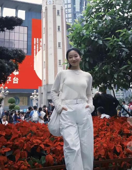 肤白貌美家中独女遗体惨不忍睹女子被蛇咬身亡照片曝光27岁(图12)
